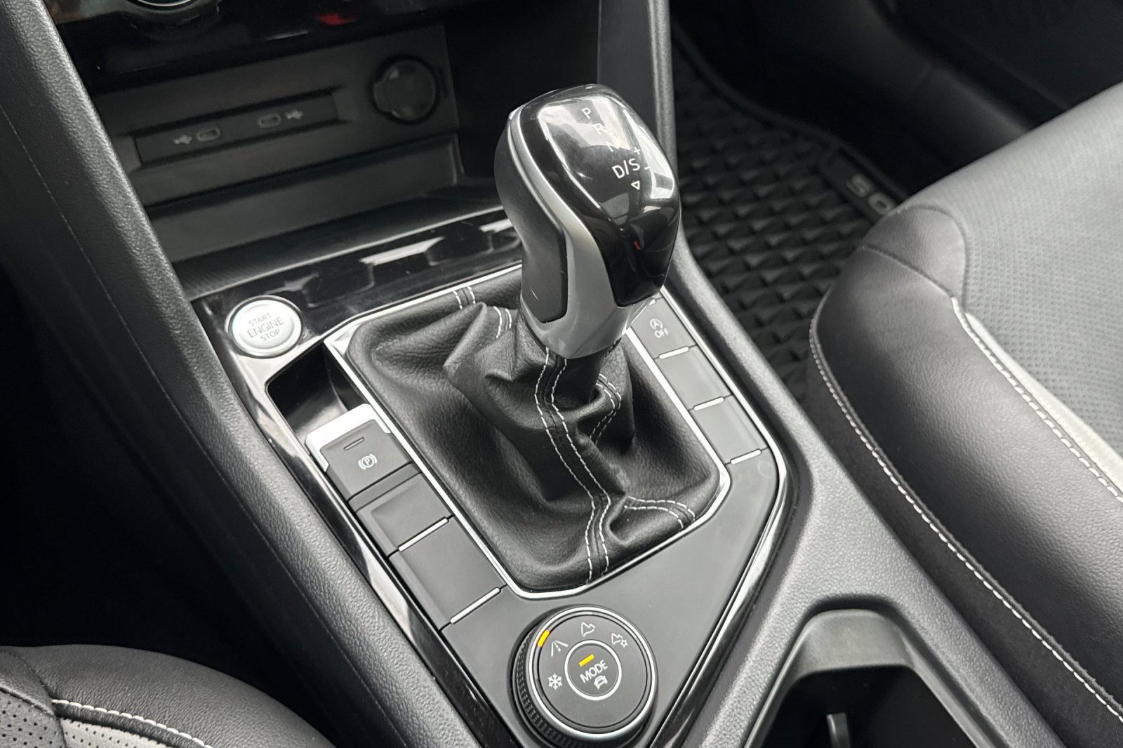 Certified 2022 Volkswagen Taos SEL w/ Panoramic Sunroof Package image 23