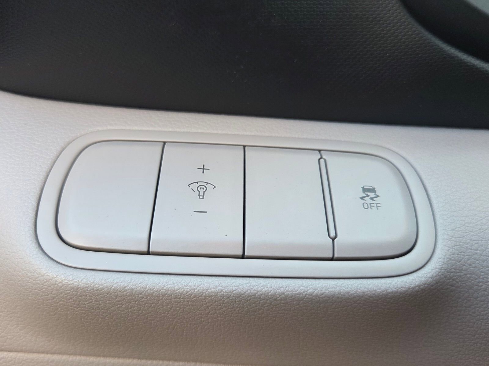 Used 2025 Hyundai Venue SEL image 27