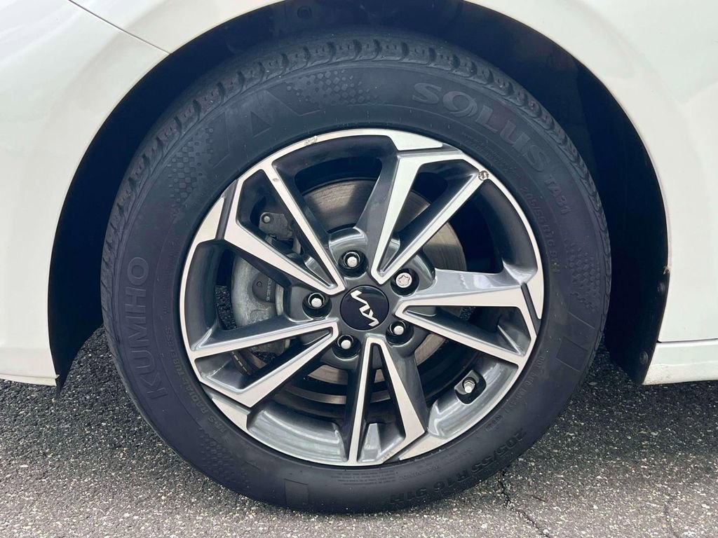 Used 2023 Kia Forte LXS w/ LXS Technology Package image 9