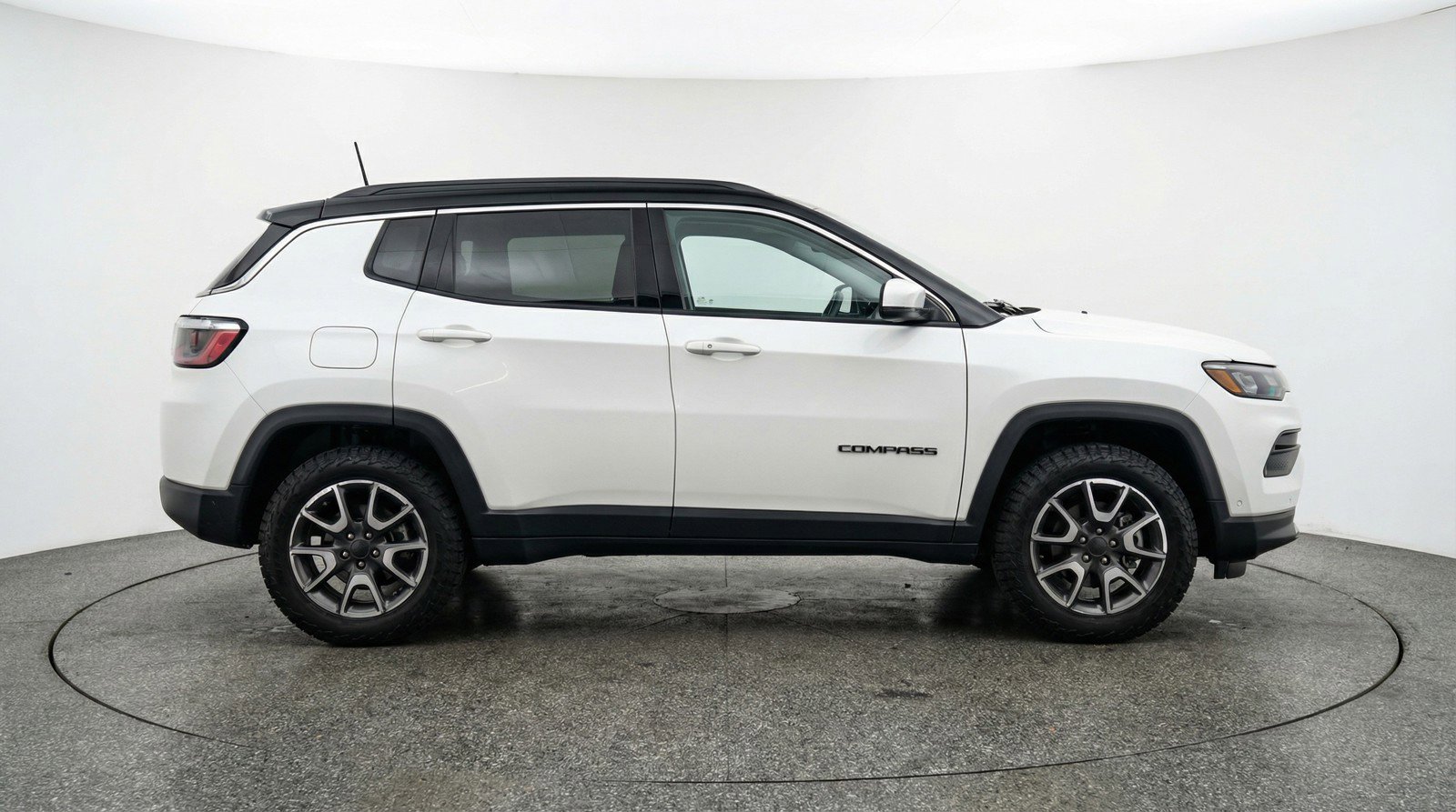 Used 2025 Jeep Compass Trailhawk image 11