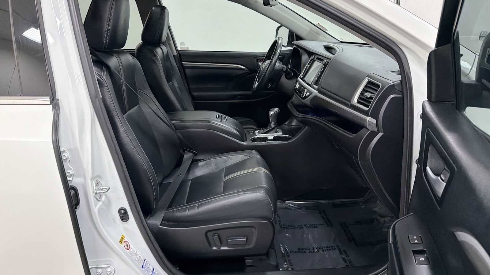 Certified 2017 Toyota Highlander SE AWD/4WD image 31
