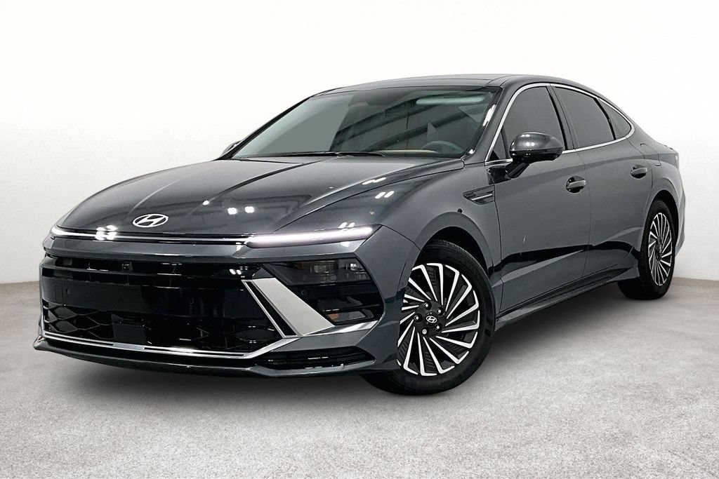 New 2026 Hyundai Sonata Limited FWD image 2