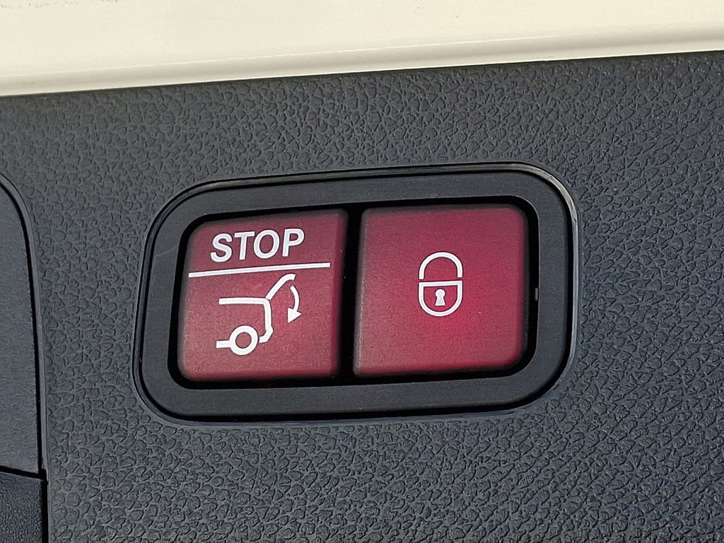 Used 2021 Mercedes-Benz GLC 300 4MATIC w/ Exterior Lighting Package image 30