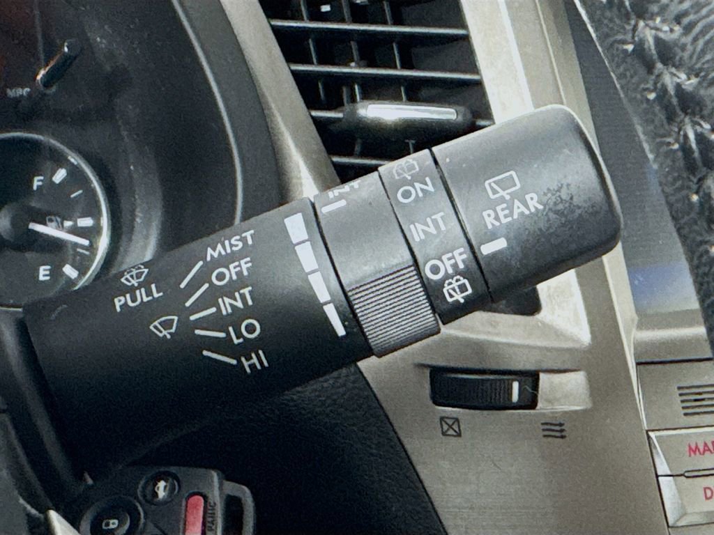 Used 2011 Subaru Outback 2.5i Limited image 13