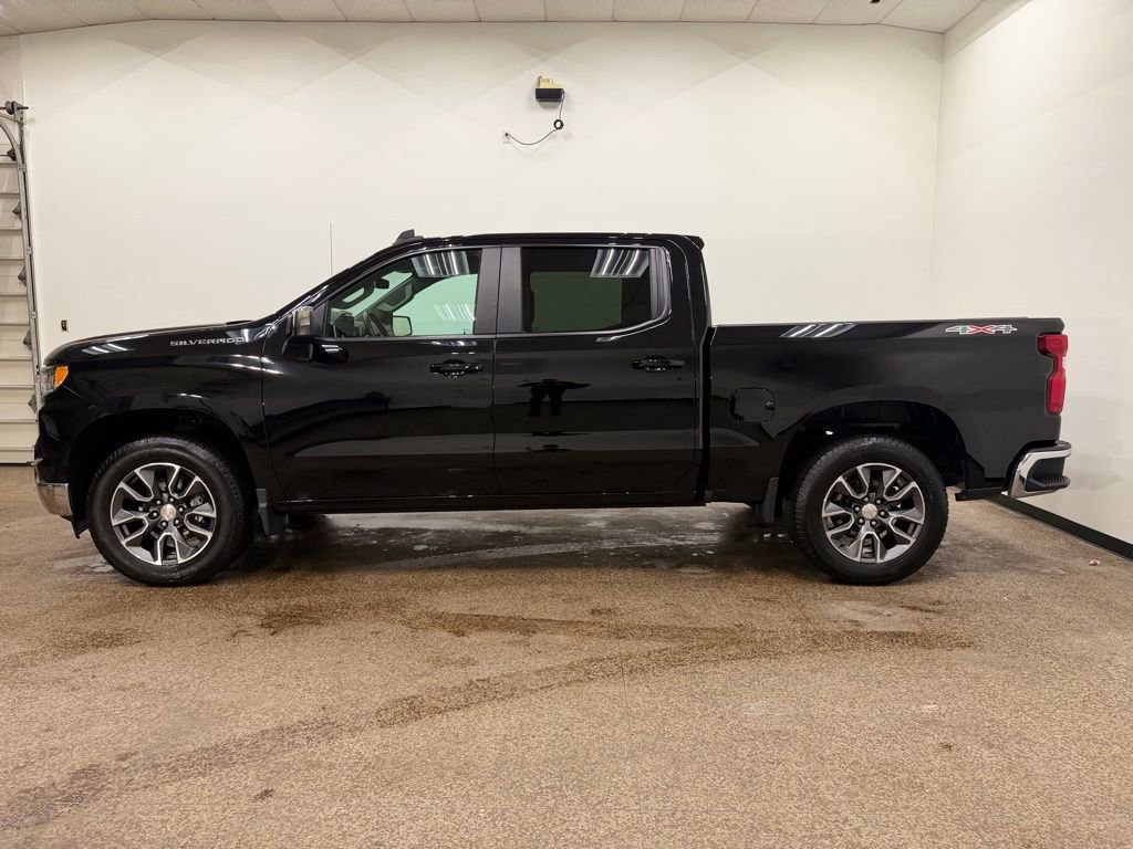 Used 2024 Chevrolet Silverado 1500 LT image 2