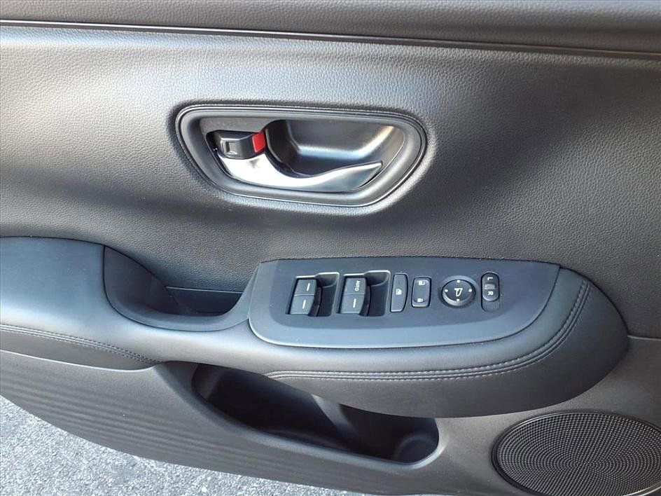 Used 2024 Honda HR-V LX image 10