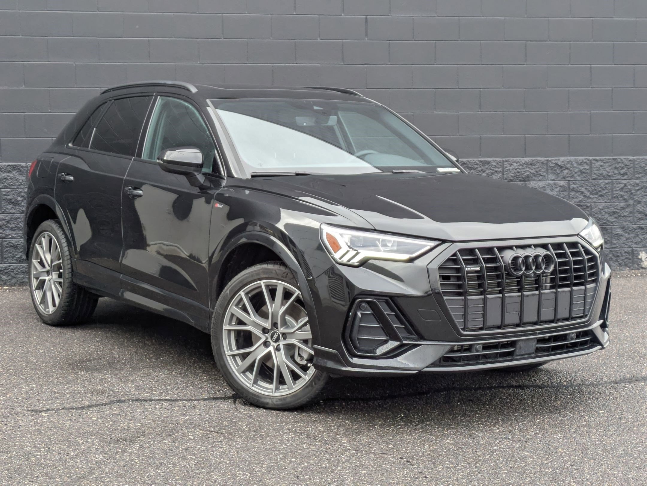 Certified 2025 Audi Q3 2.0T Premium Plus w/ Premium Plus Package image 3