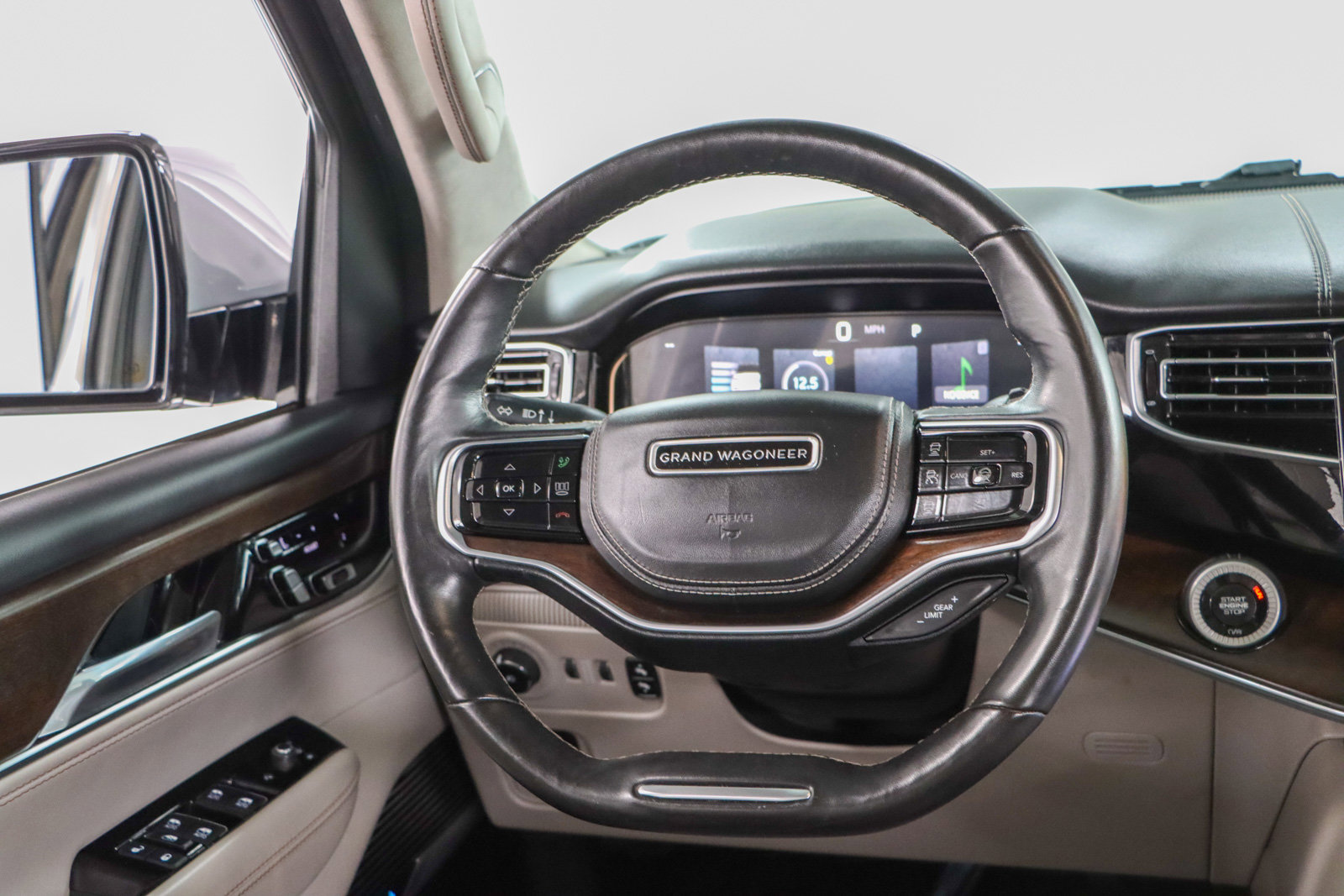 Used 2022 Jeep Grand Wagoneer Series II w/ Convenience Group III AWD/4WD image 13