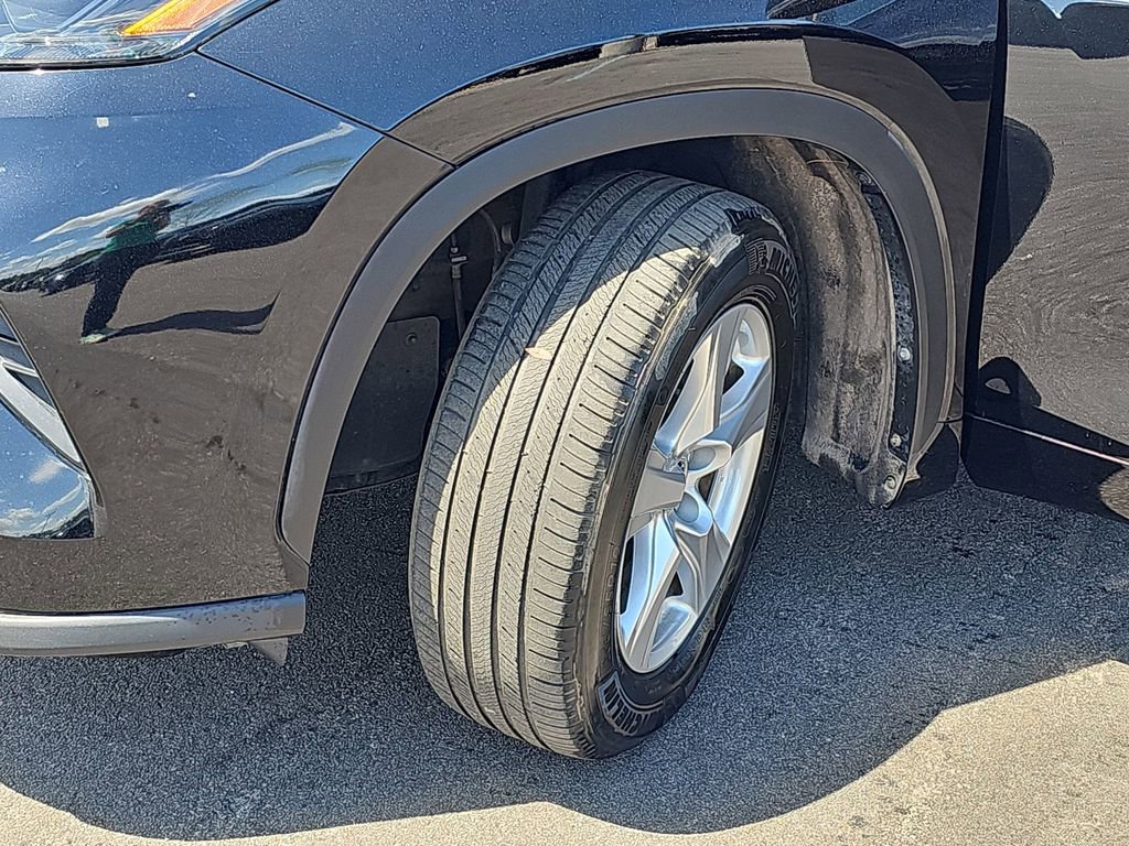 Used 2023 Toyota Highlander L image 35