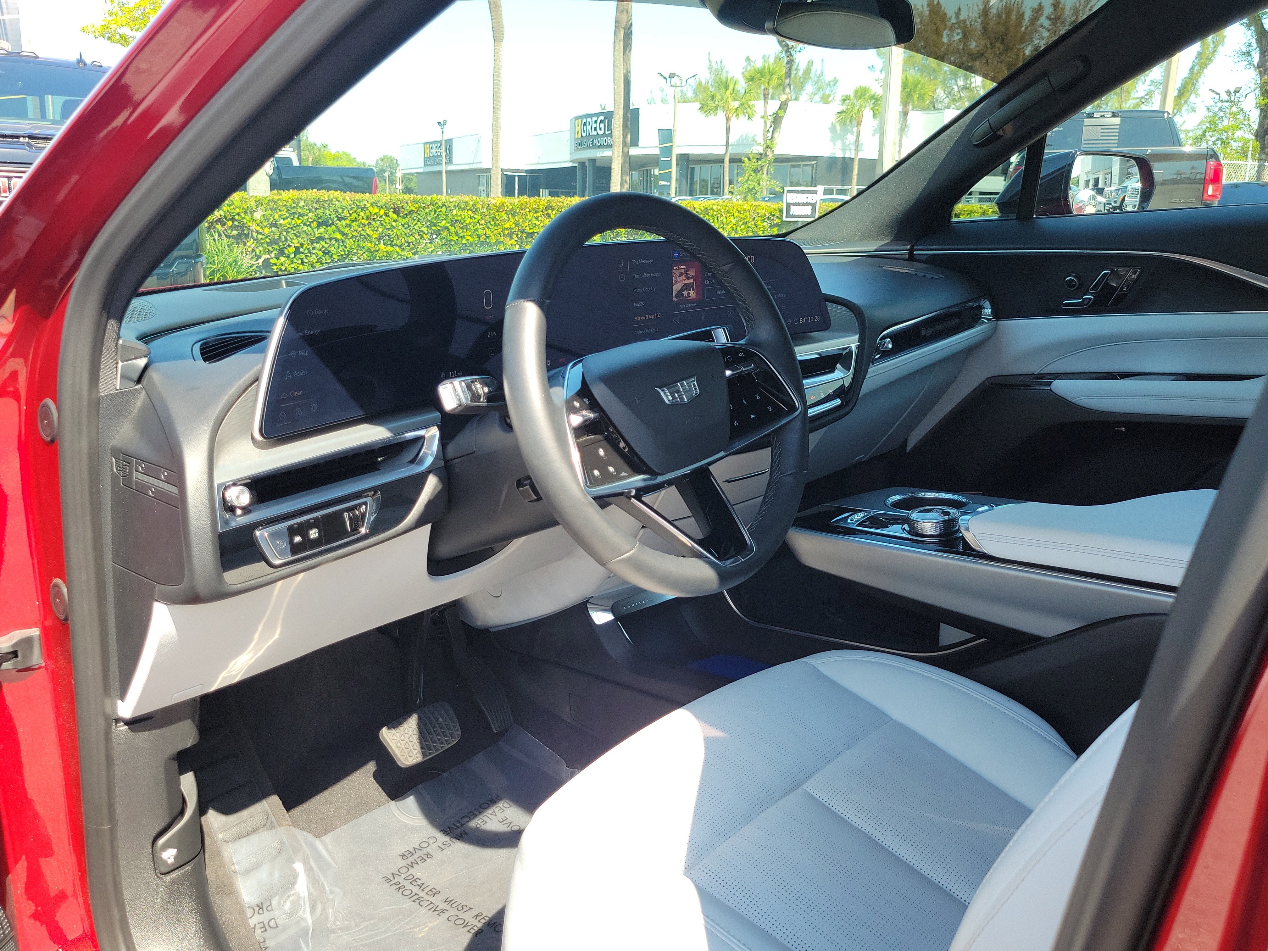 Used 2024 Cadillac Lyriq Luxury RWD image 16