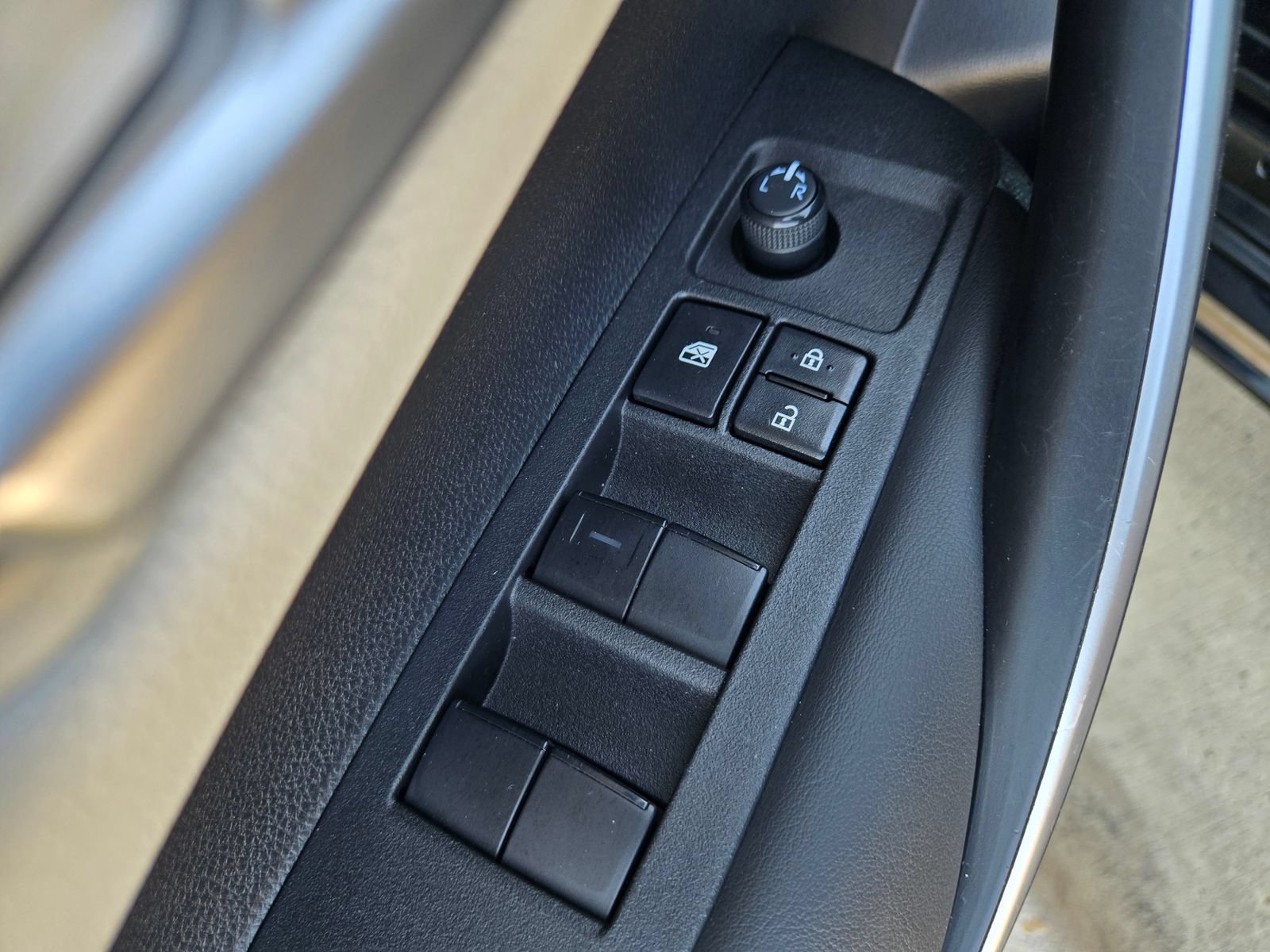 Used 2022 Toyota Corolla SE FWD image 28