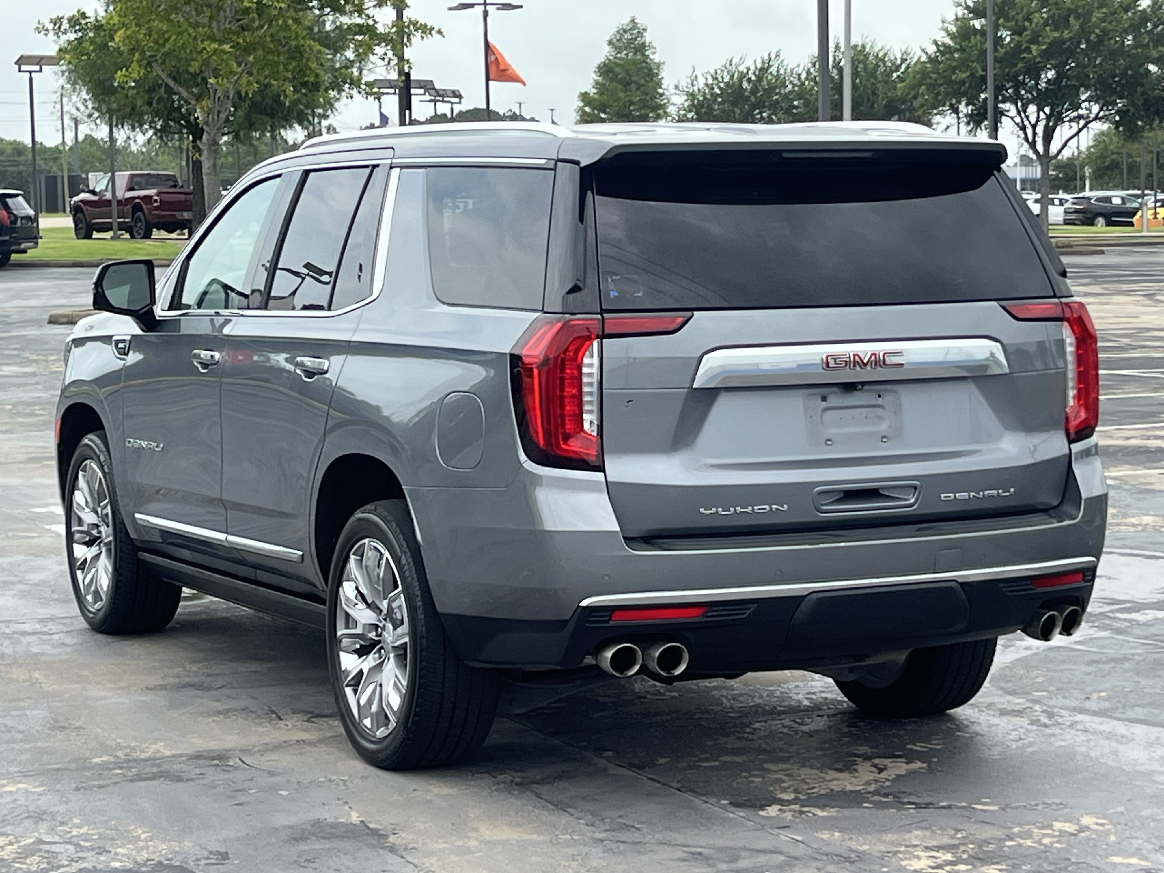 Used 2022 GMC Yukon Denali AWD/4WD image 9