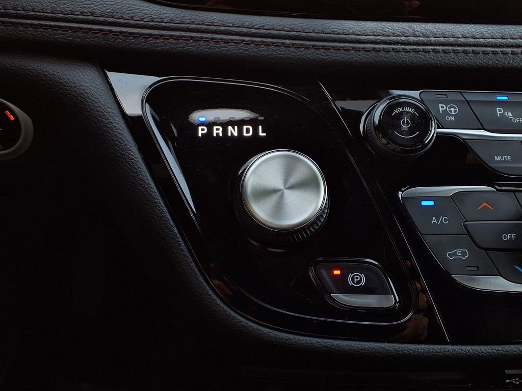 Used 2020 Chrysler Pacifica Limited image 10