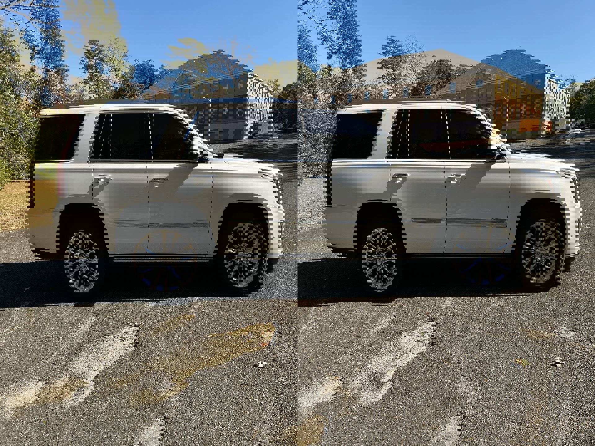 Used 2017 Cadillac Escalade Premium Luxury image 8