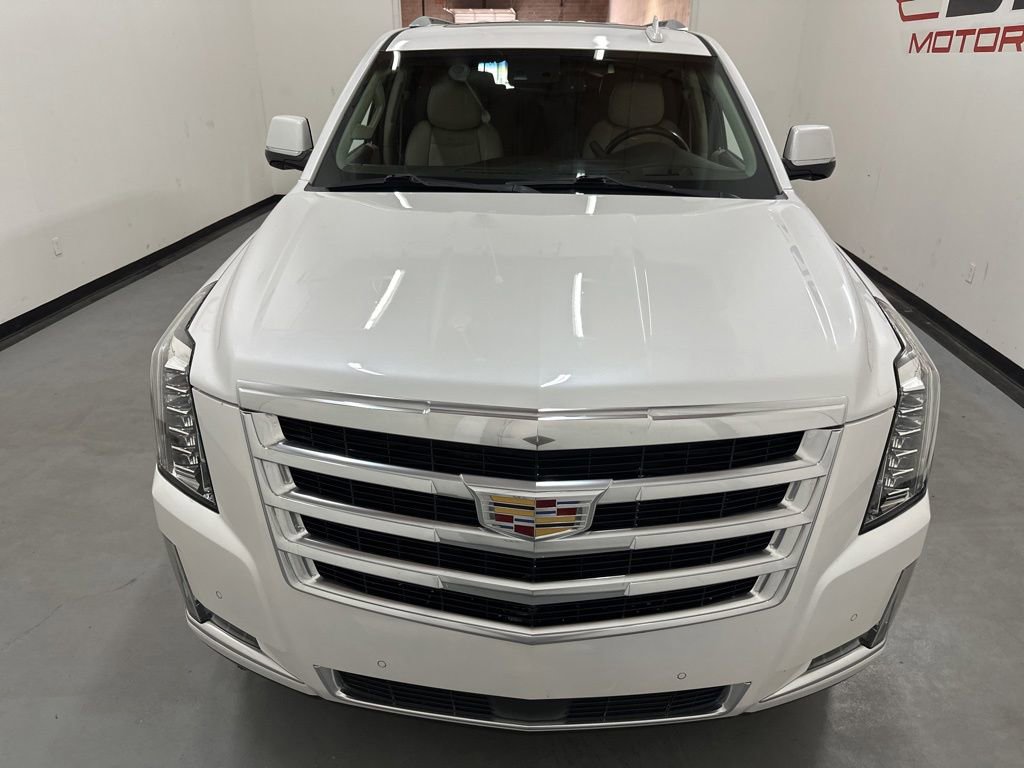 Used 2016 Cadillac Escalade Premium RWD image 3