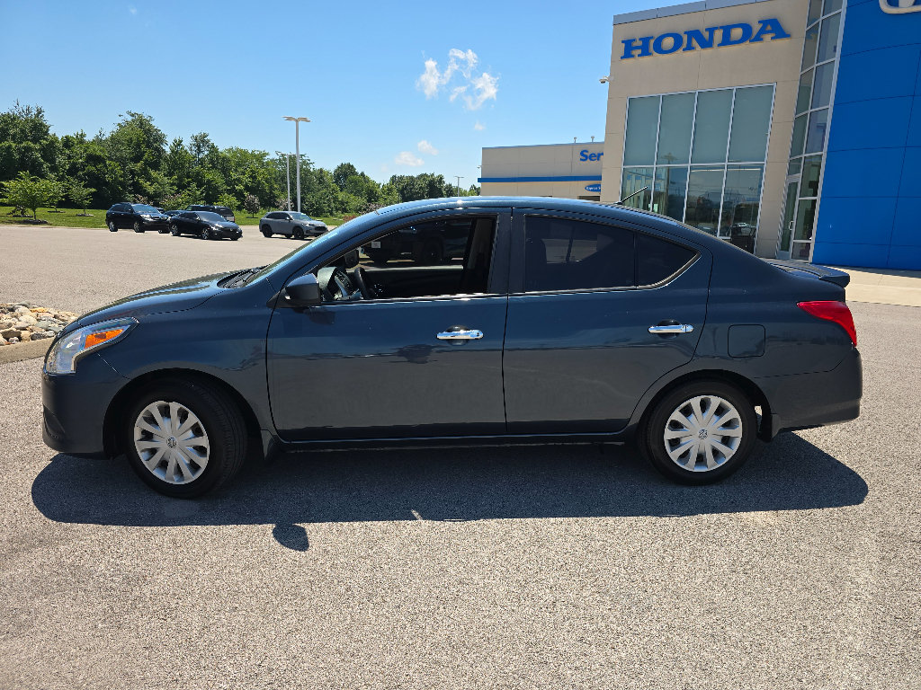 Used 2015 Nissan Versa SV FWD image 11