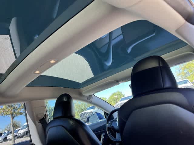 Used 2018 Tesla Model 3 Long Range RWD image 19