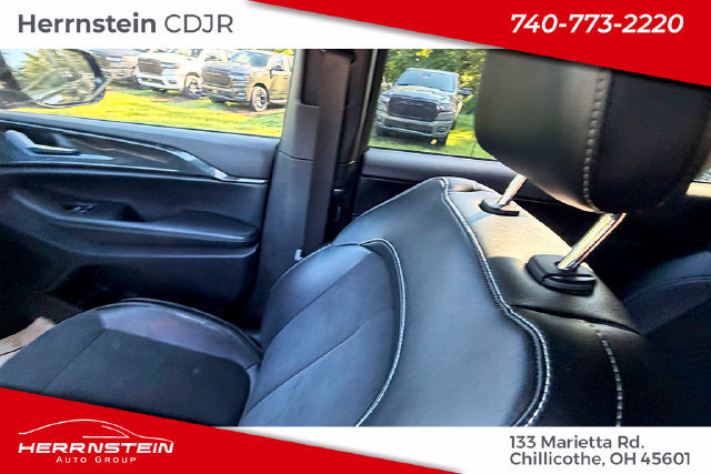 Used 2023 Jeep Grand Cherokee L Laredo AWD/4WD image 11