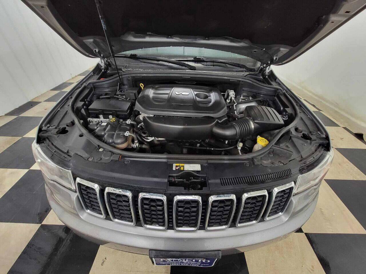 Used 2017 Jeep Grand Cherokee Limited image 54