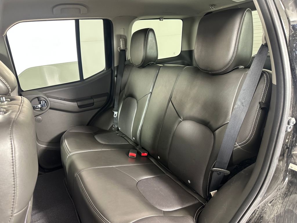 Used 2015 Nissan Xterra PRO-4X w/ Pro-4x Leather Package AWD/4WD image 17