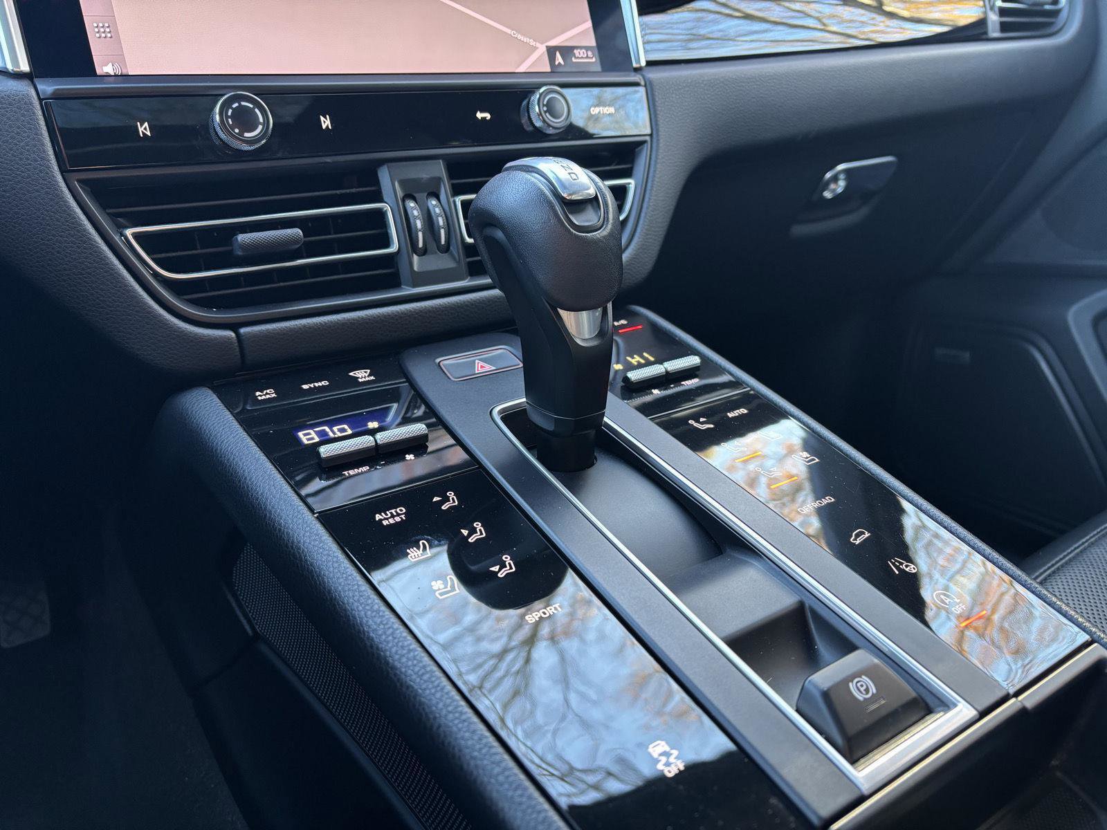 Used 2022 Porsche Macan Base w/ Premium Package Plus image 33