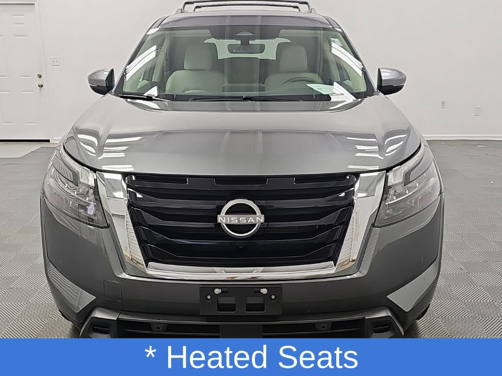 Used 2025 Nissan Pathfinder SL FWD image 4