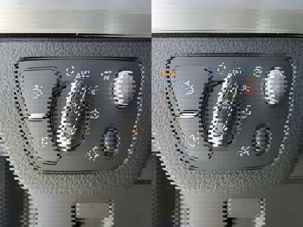 Used 2024 Audi Q5 e Prestige w/ Prestige Package image 24