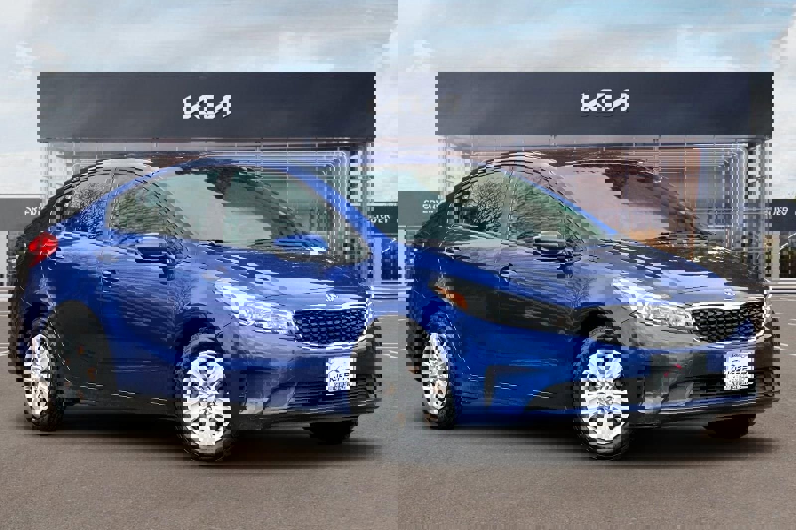 Used 2017 Kia Forte LX image 2