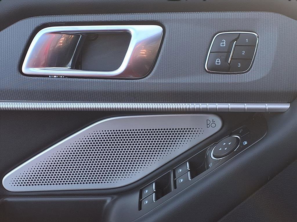 Used 2025 Ford Explorer ST image 21