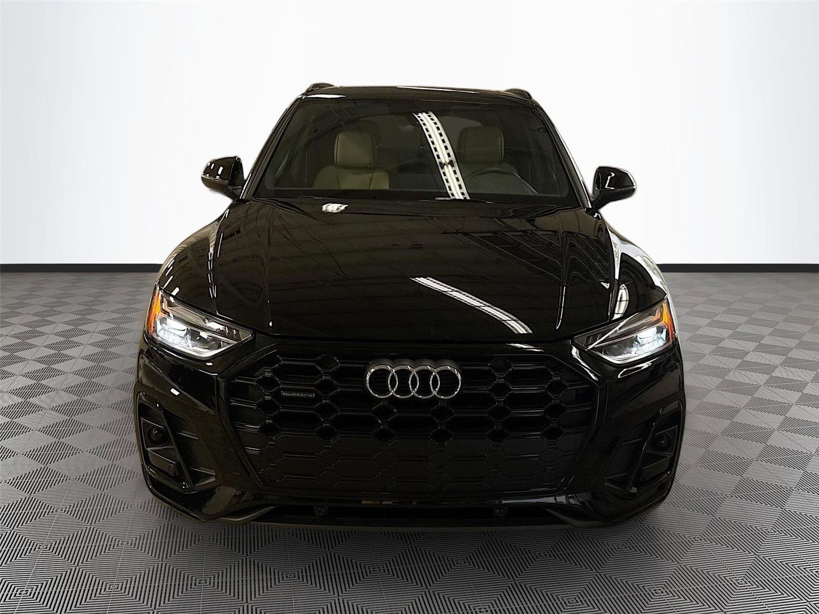 Certified 2025 Audi Q5 2.0T Premium w/ Convenience Plus Package AWD/4WD image 2
