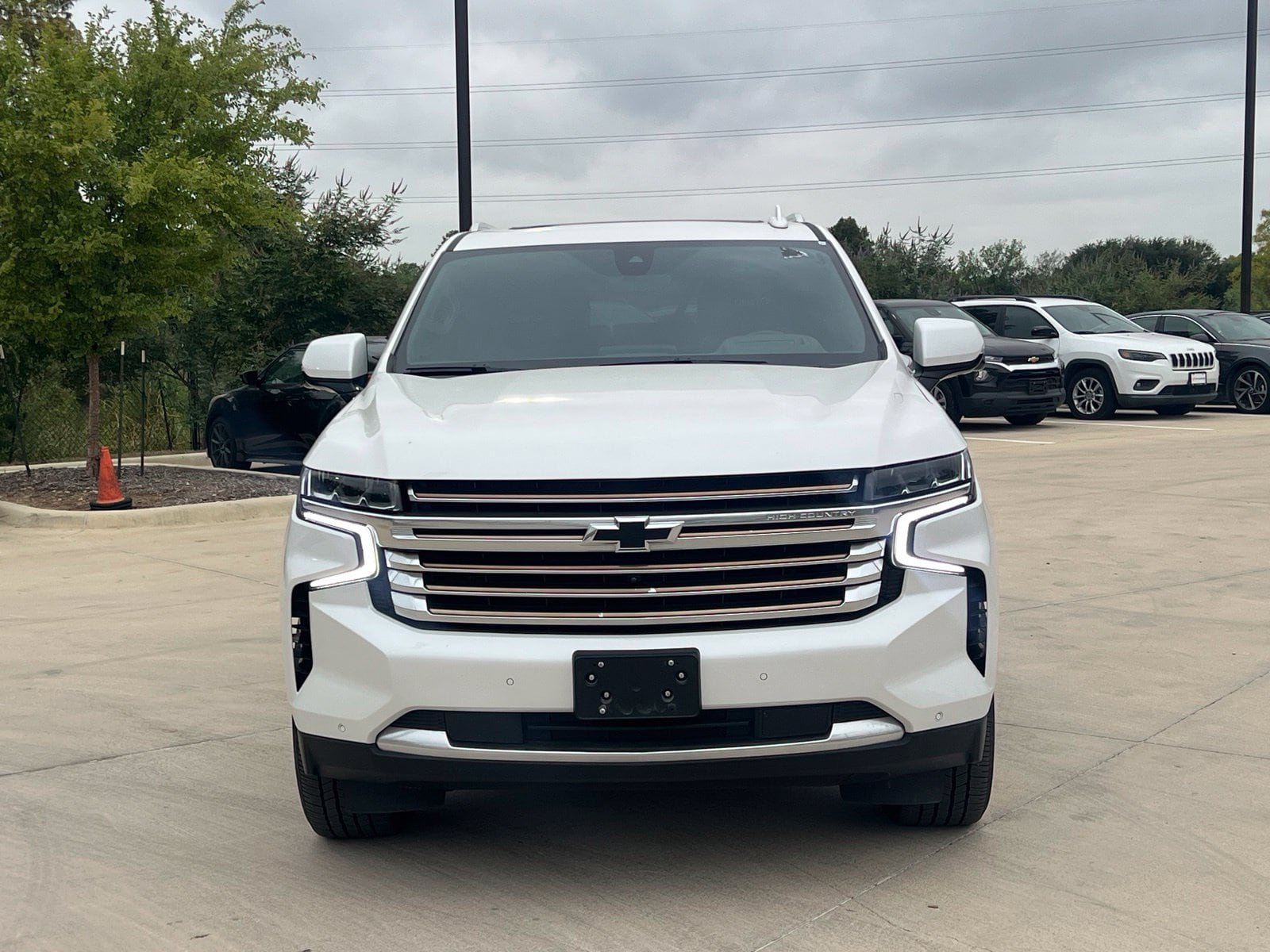 Used 2021 Chevrolet Tahoe High Country w/ Premium Package AWD/4WD image 2