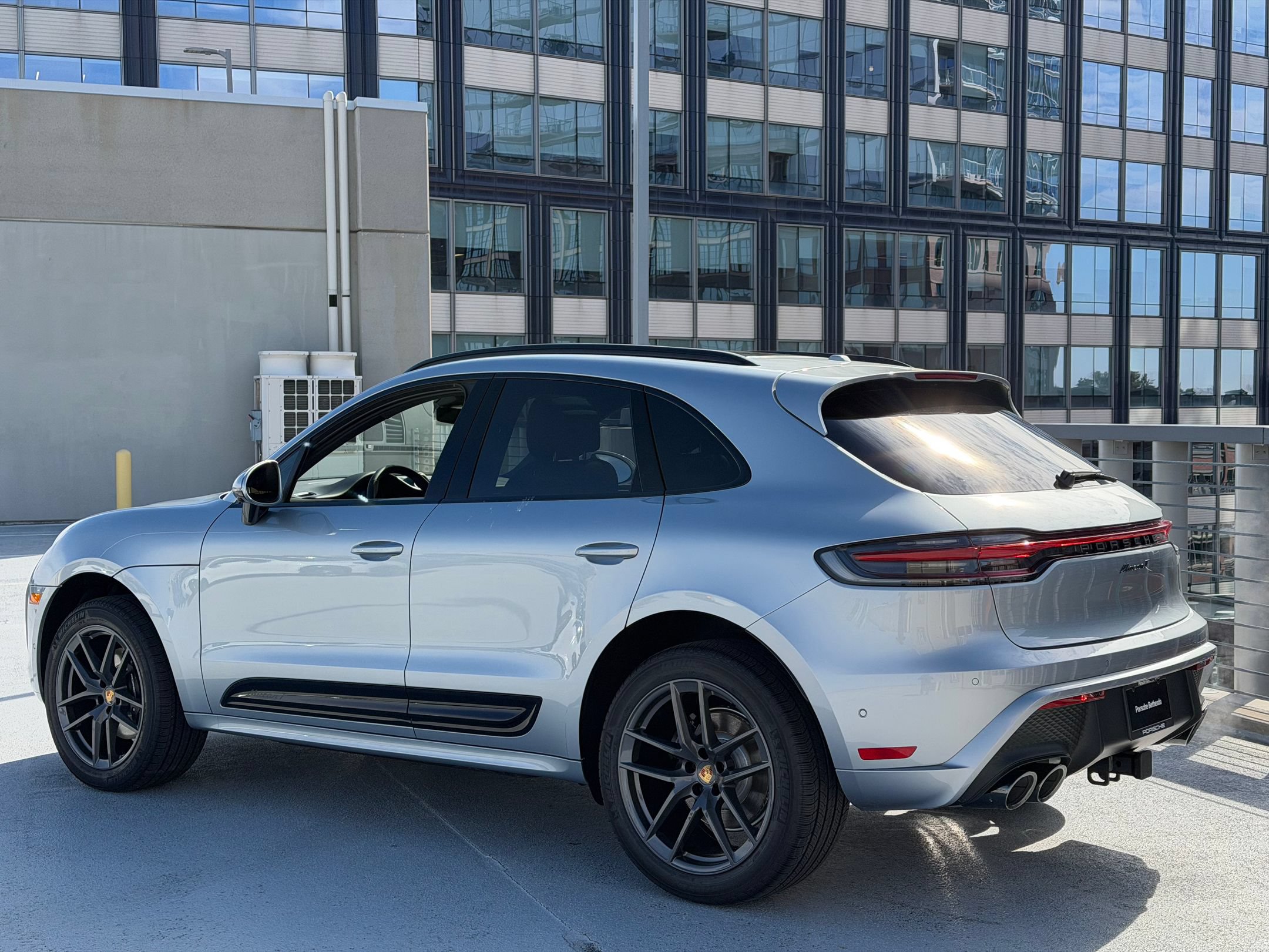 Used 2026 Porsche Macan Turbo AWD/4WD image 3