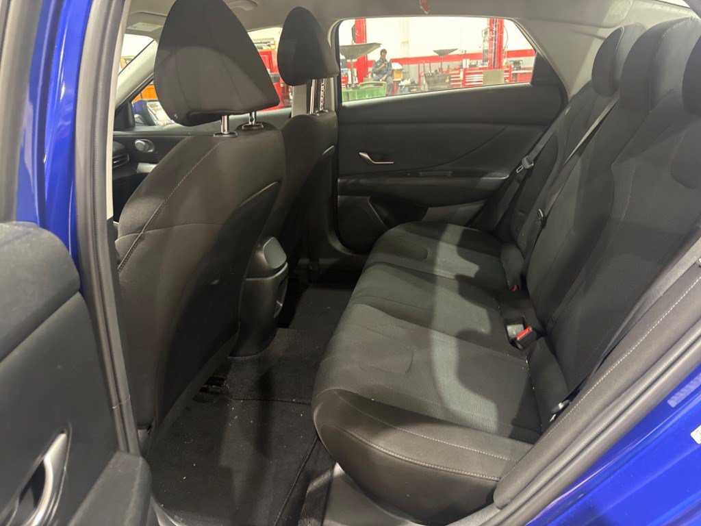Used 2024 Hyundai Elantra SE FWD image 13