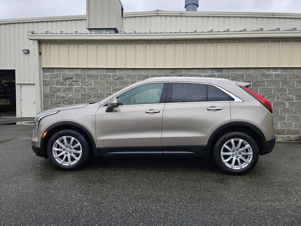 Certified 2023 Cadillac XT4 Luxury w/ Cold Weather Package image 3