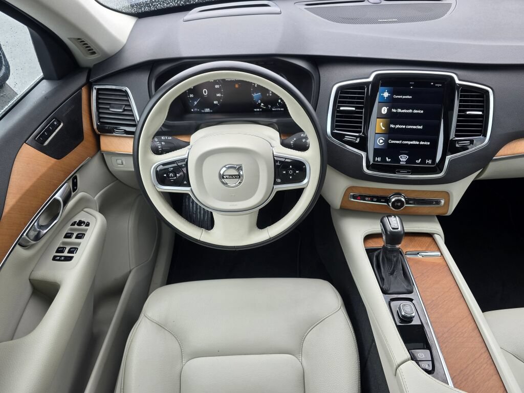 Used 2022 Volvo XC90 T5 Momentum w/ Advanced Package AWD/4WD image 2