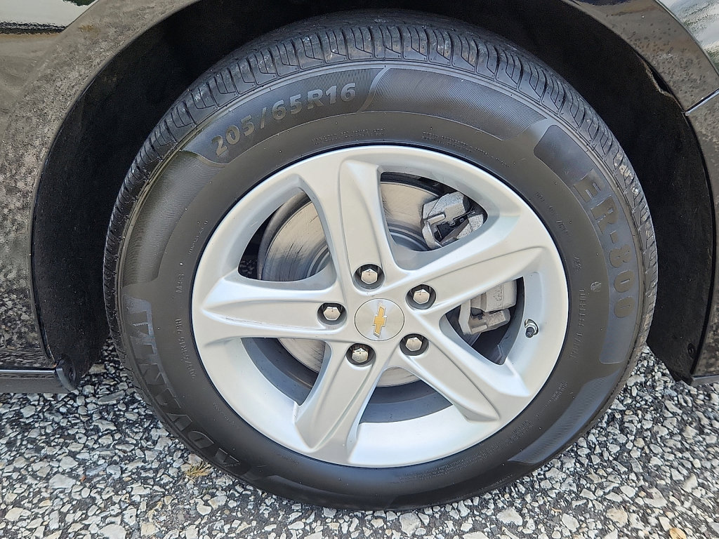 Used 2023 Chevrolet Malibu LS image 9