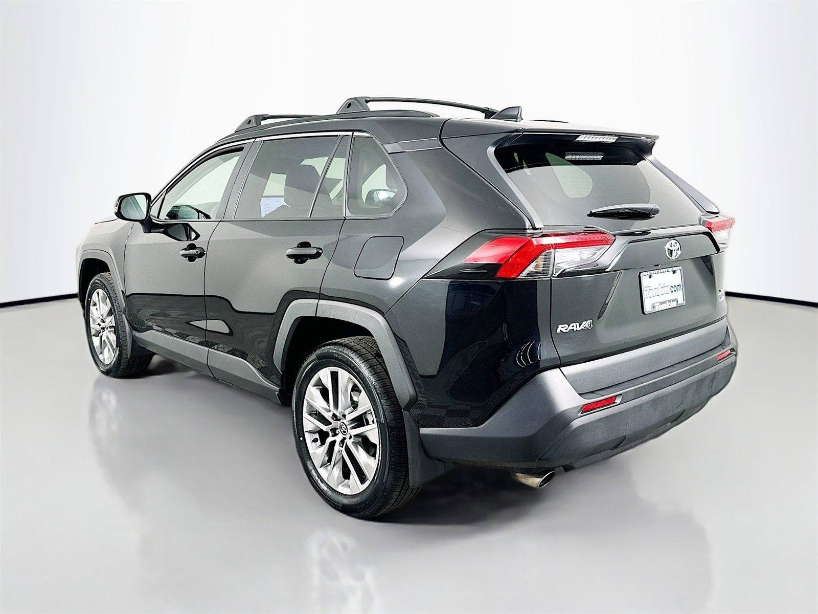 Certified 2023 Toyota RAV4 XLE Premium image 5