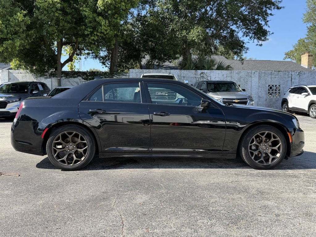 Used 2017 Chrysler 300 S RWD image 4