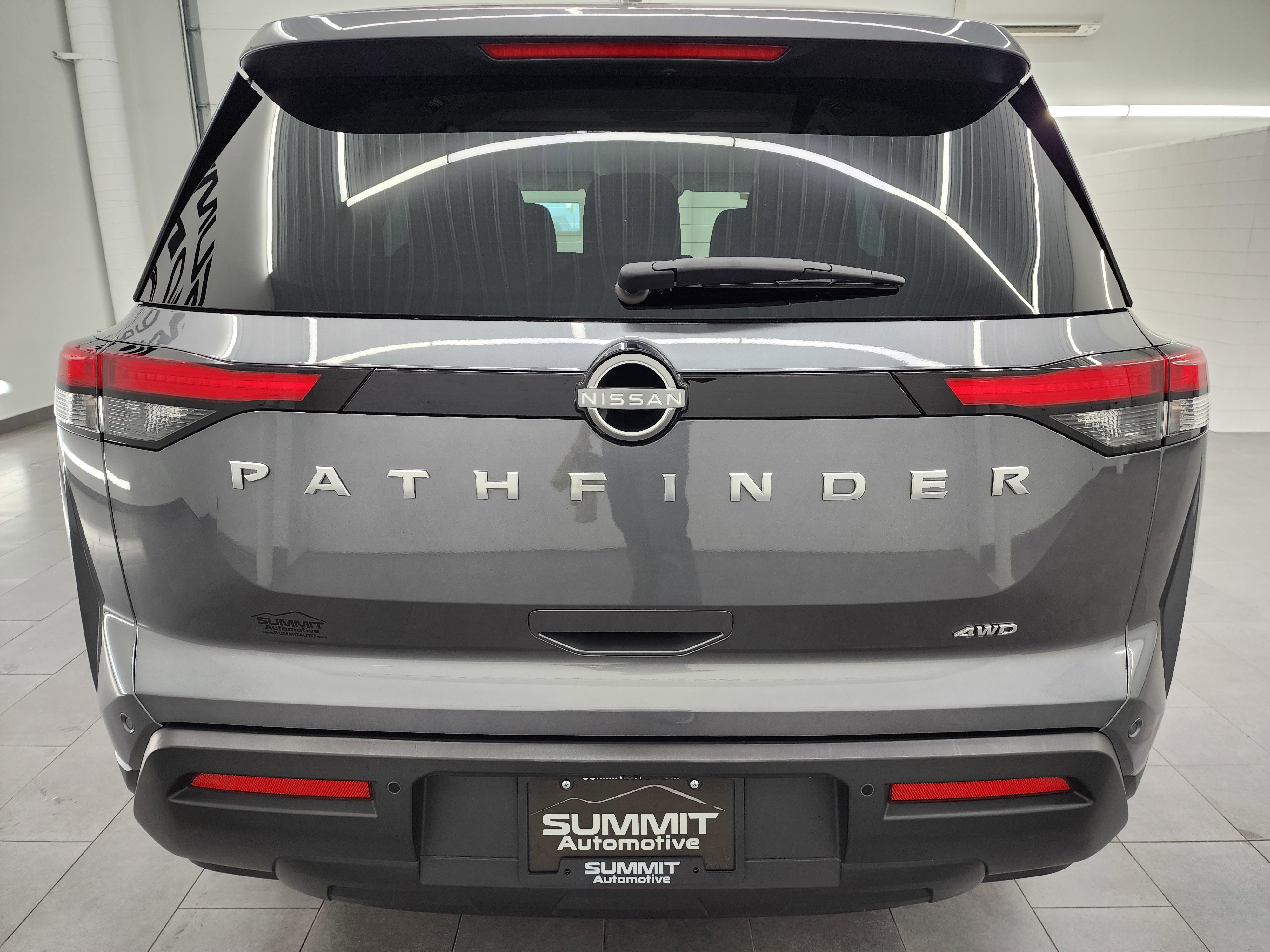 Used 2025 Nissan Pathfinder SV image 27