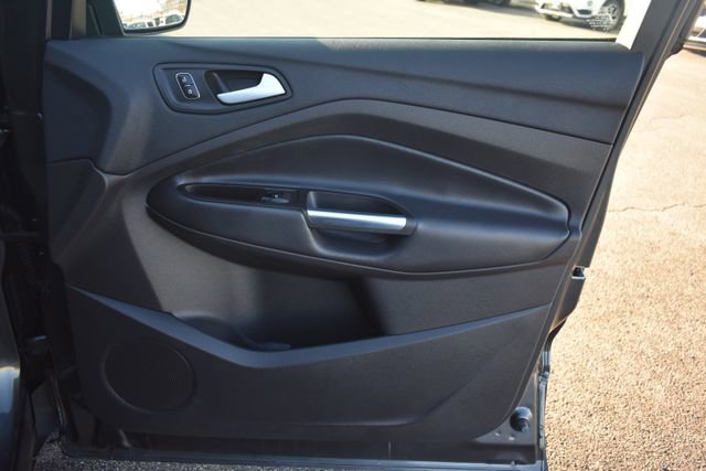 Used 2017 Ford Escape SE w/ SE Sport Appearance Package image 38