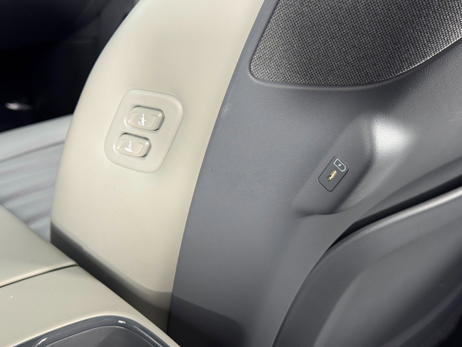 Used 2024 Kia EV9 Land image 36