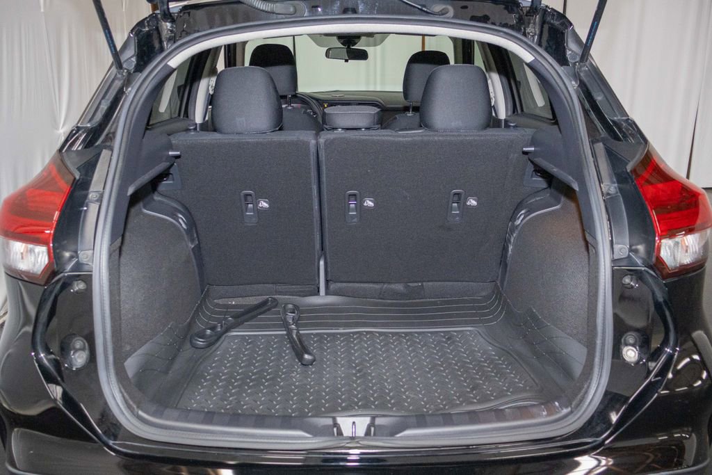 Used 2022 Nissan Kicks SV FWD image 13