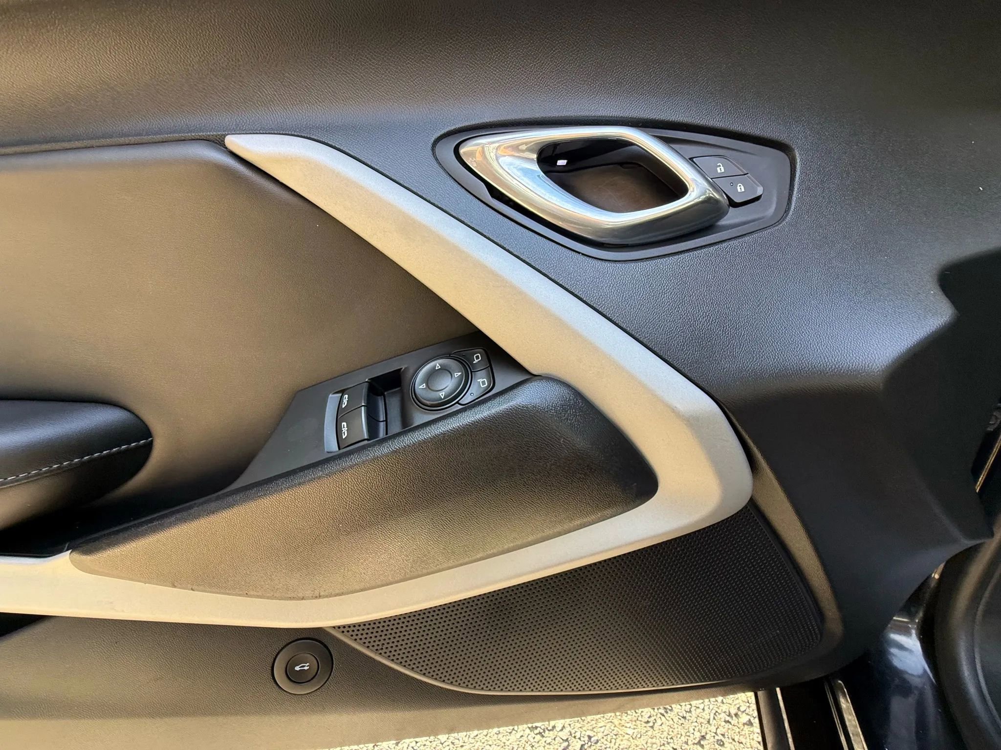 Used 2019 Chevrolet Camaro LS image 10
