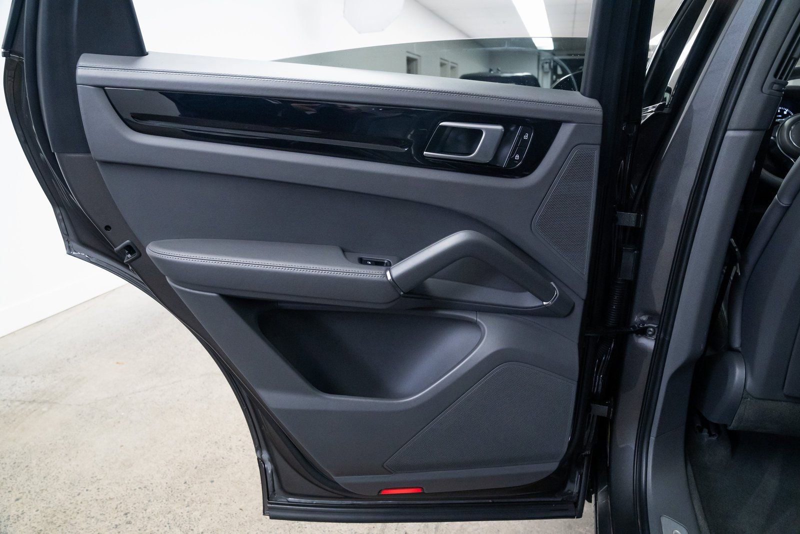 Used 2022 Porsche Cayenne Coupe image 20