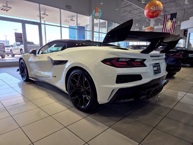 New 2027 Chevrolet Corvette ZR1 w/ ZR1 Carbon Fiber Aero Package RWD image 4