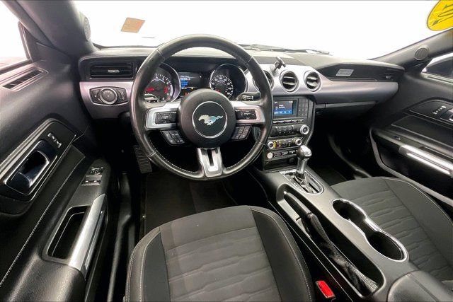 Used 2017 Ford Mustang GT RWD image 4