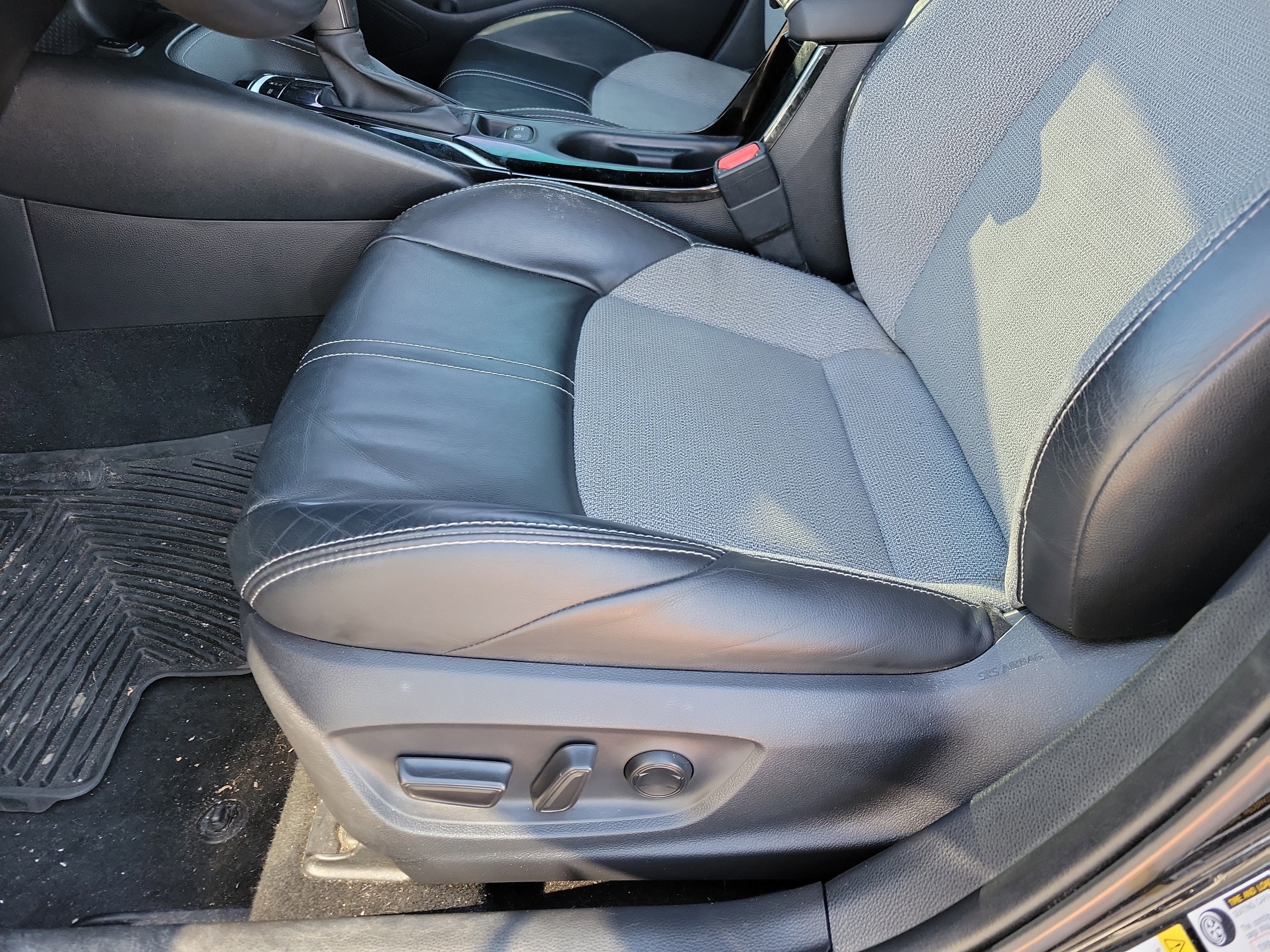 Used 2019 Toyota Corolla XSE image 5