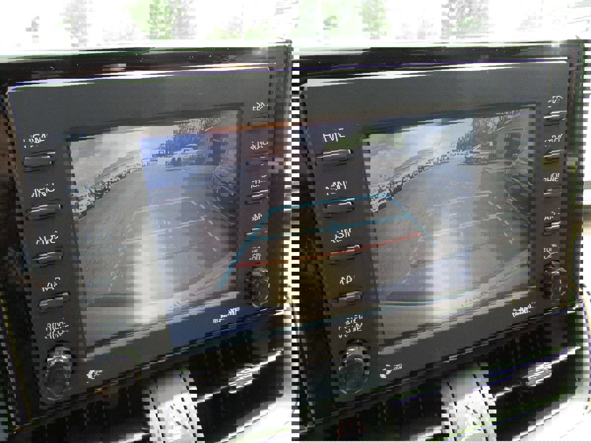 Used 2022 Toyota RAV4 LE image 14