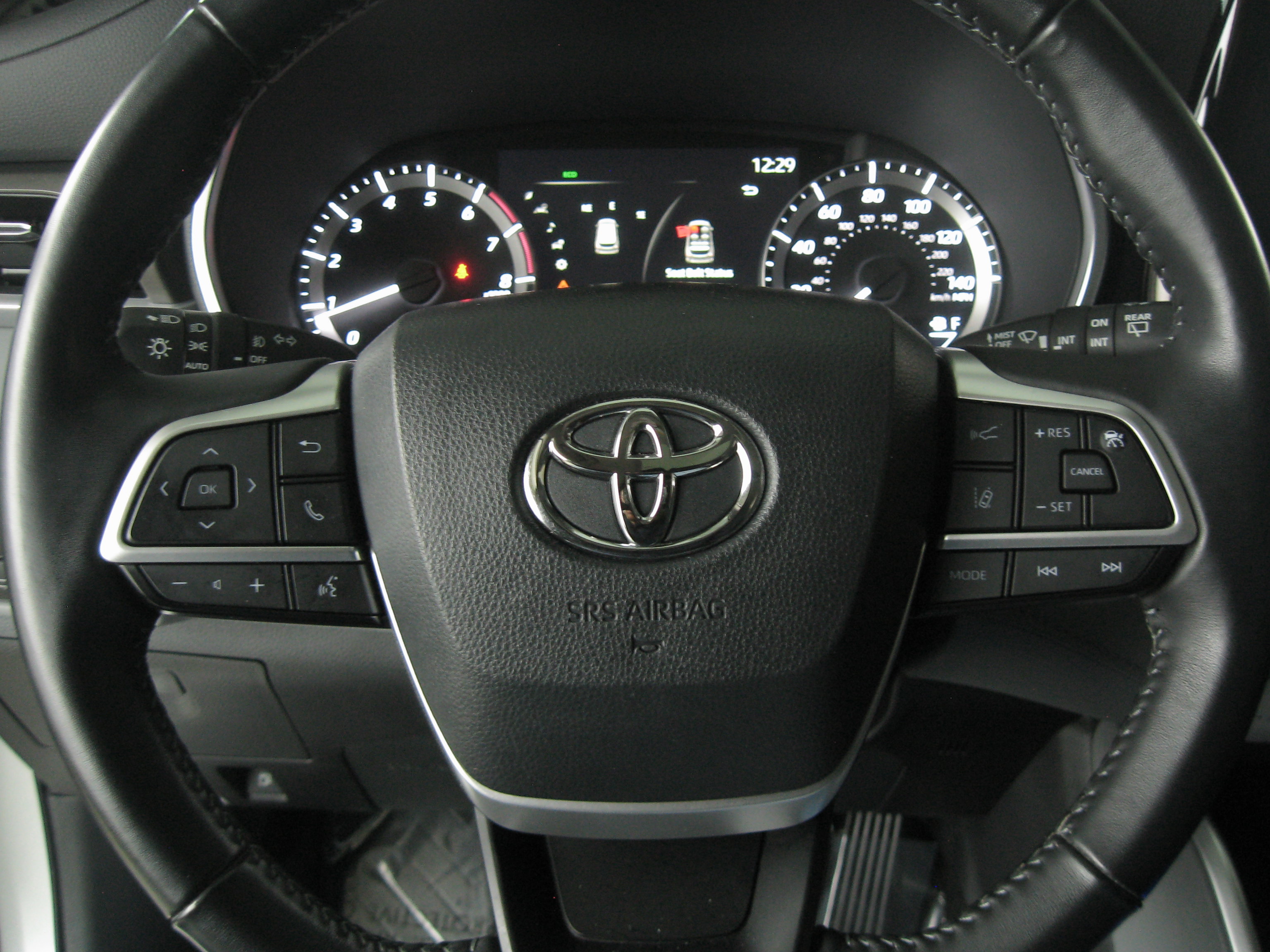 Used 2023 Toyota Highlander XLE image 16