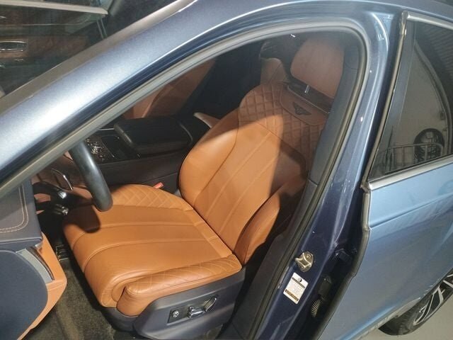 Used 2017 Bentley Bentayga image 14